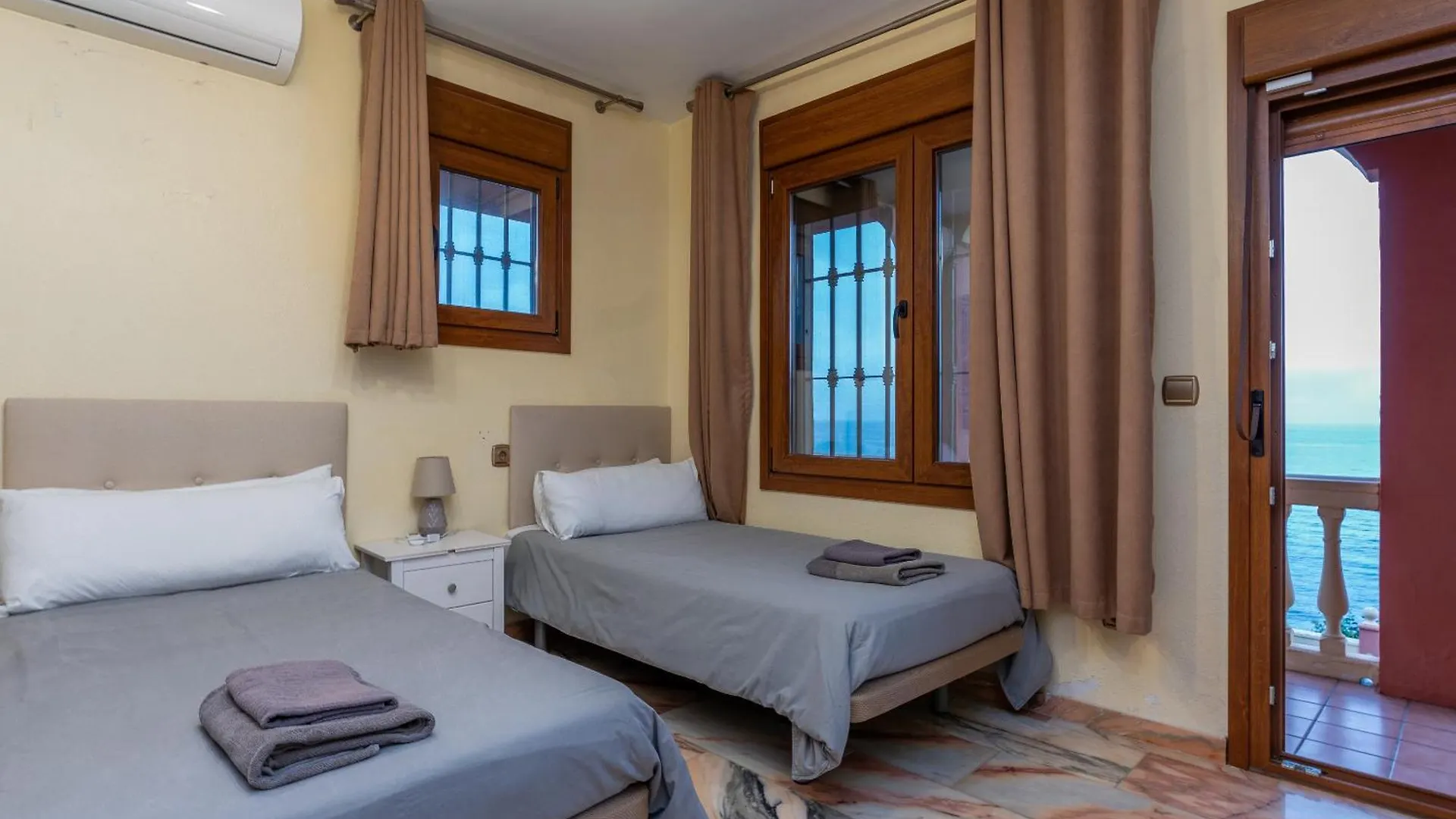 Coastal Retreat 5Br Villa - Pool & Seaviews Fuengirola 0*,  Spain